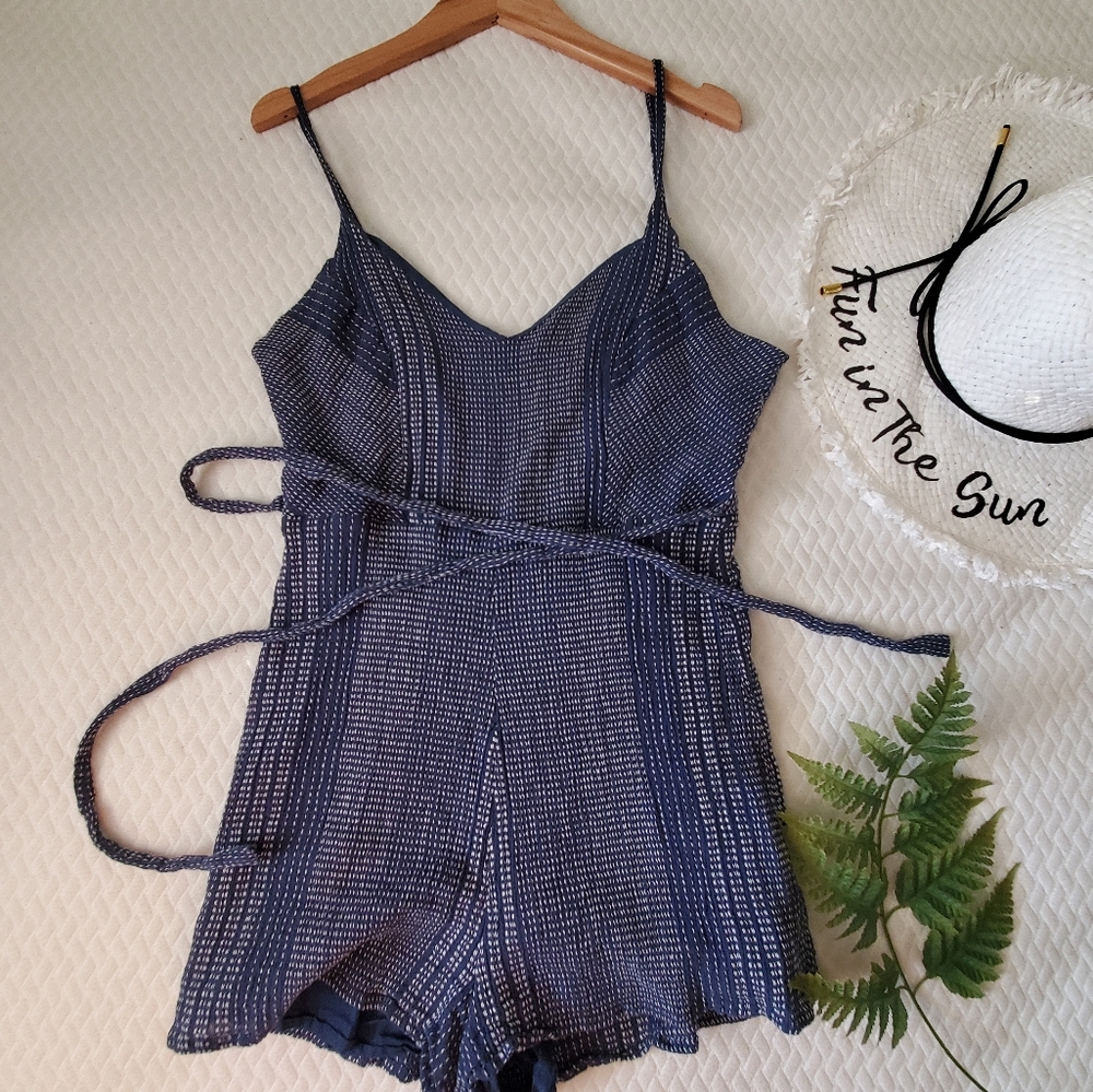 Express lined gauzy textured romper M